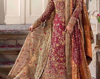Lehenga pishwas de mariée brodé à la main : tenues de mariage indiennes pakistanaises