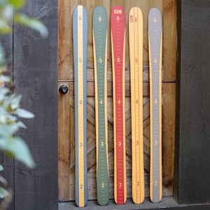Vintage Ski Growth chart | Ski Decor | Ski room | ski kids bedroom | Ski sign | Ski boys room | ski lodge | Ski Baby Nursery | Ski Gift |