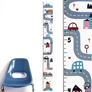 Carpe de croissance en bois pour les transports / Transport pour chambre d'enfant / Carpe de taille pour garçons / Carpe de croissance pour garçons / Carpe de croissance pour garçons / Voitures et camions