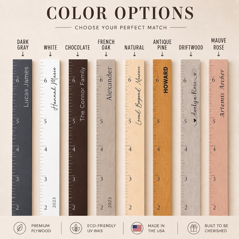 Pu&ograve; includere: Otto metri di crescita verticali in legno con opzioni di colore: Dark Gray, White, Chocolate, French Oak, Natural, Antique Pine, Driftwood e Mauve Rose. Ogni tavola presenta una scala graduata in pollici stampata e vari nomi personalizzati.