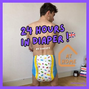 Puede incluir: Un pañal blanco con un patrón colorido de pequeñas formas geométricas, paneles laterales amarillos y puños azules en las piernas. El texto 24 HOURS IN DIAPER! BY SURICATE y AT HOME está superpuesto, junto a una pequeña bandera británica.