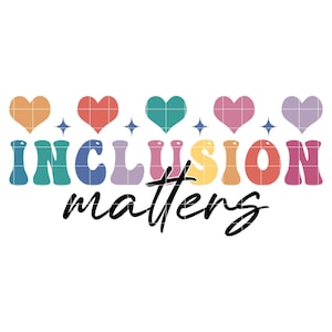 Może przedstawiać: Projekt graficzny z tekstem "INCLUSION MATTERS" w kolorach tęczy. Tekst jest otoczony sześcioma sercami w różnych kolorach: czerwonym, pomarańczowym, żółtym, zielonym, niebieskim i fioletowym.
