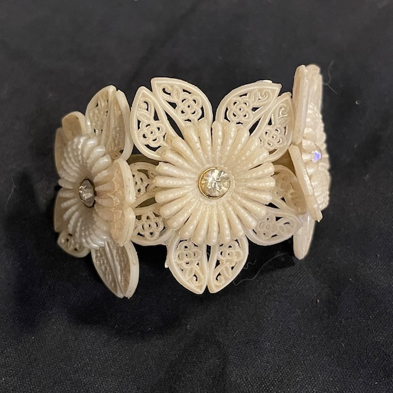 Vintage hair barrette, soft white plastic flower … - image 1