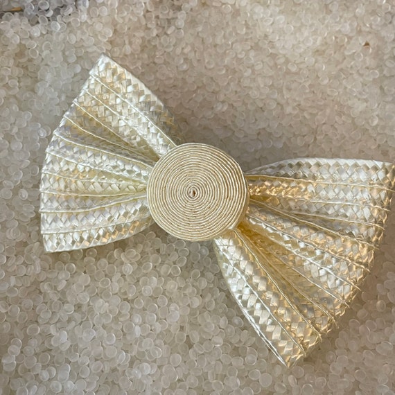 vintage 1980s hair bow, ivory hair bow, straw bow,country girl bow , larger bow, vintage hair bow