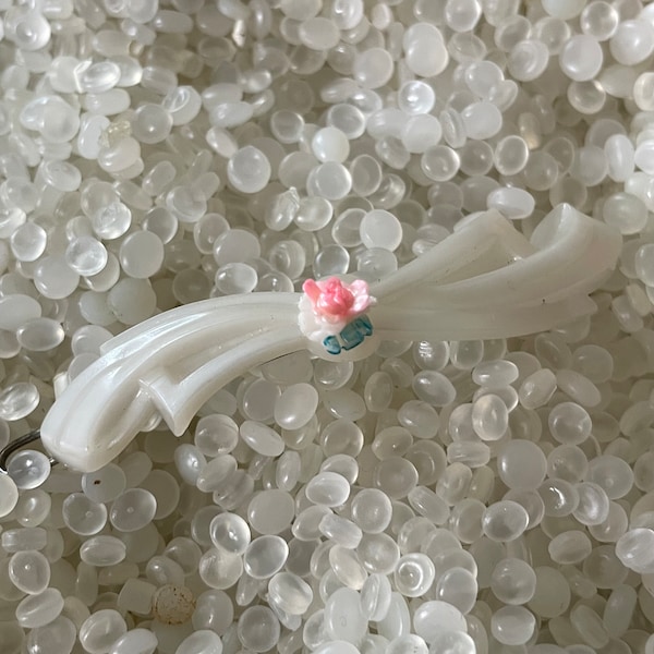 Beautiful vintage barrette ,soft white bow, little pink celluloid rosebud ,  1950 hair barrette, RB3