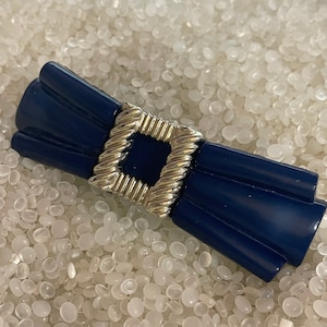 vintage barrette, Plastic bow, navy blue barrette, navy bow, silver center buckle ,chunky barrette, vintage 1980s ,b3