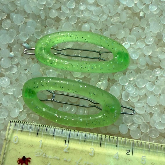 Vintage Lucite glitter hair clips barrettes set of two Vintage Lucite glitter hair clips barrettes set of two. For  main image 3