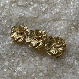 Vintage barrette, gold flowers barrette with rhinestone center, vintage 1960 barrette