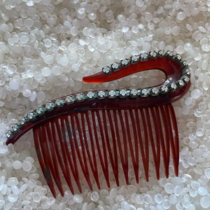 Vintage hair comb , 1940s hair comb,Hollywood glamour,  wave top with pronged  rhinestone comb, side swept hair,