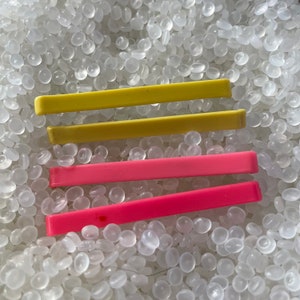 vintage barrettes, 1970s ,matching sets, narrow barrettes, Goody barrette, stay tight, bright pink, bright yellow  ,slender barrettes, 2 L44