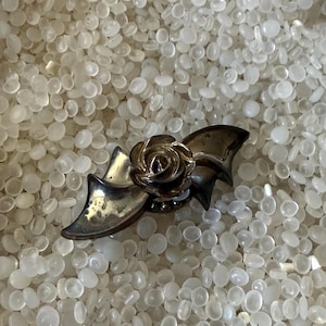 vintage hair barrette , vintage  1940 barrette, gunmetal color, twist and ribbon bow, tw4