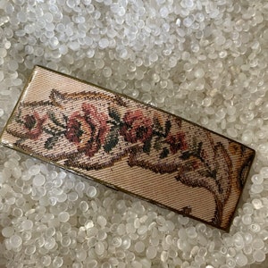 vintage Haarspange, aufwendiger Stil, Stoff Haarspange, vintage 1990er Jahre Haarspange, laminiert, in einem durchsichtigen Kunststoff Überzug