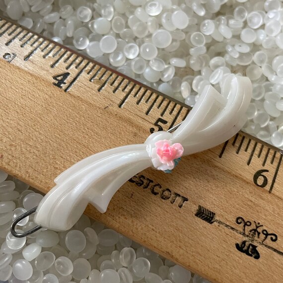 Beautiful vintage barrette ,soft white bow, littl… - image 4