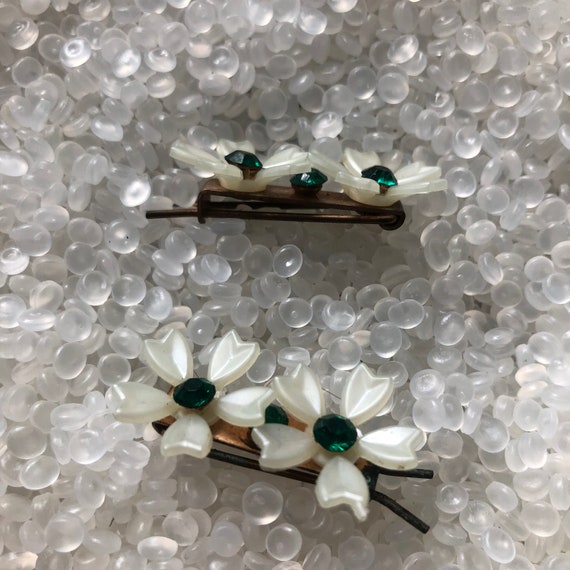 Vintage hair barrette  , soft white with emerald … - image 3