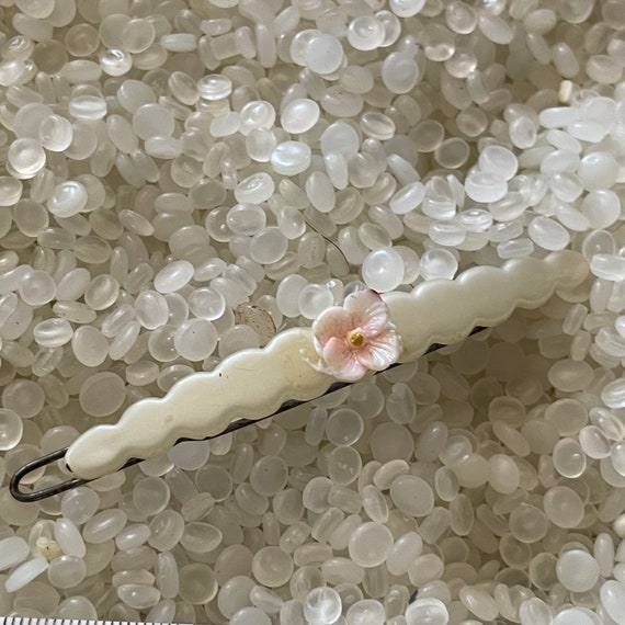 Beautiful vintage barrette ,soft white with littl… - image 2