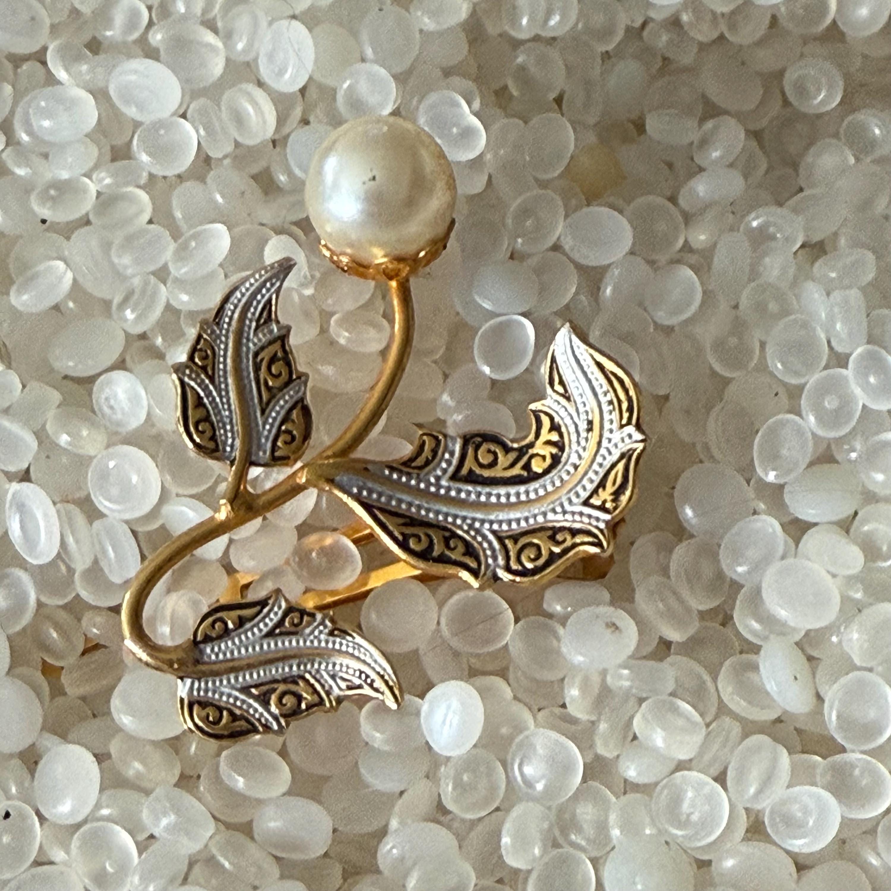 Vintage Hair Clip, Pearl , Etched Design ,vintage Damascene  display picture 1