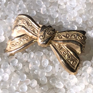 vintage  hair barrette,  pressed gold tone bow, vintage 1970s hair, vintage  barrette
