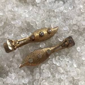 vintage barrette, hair clip, gold tone leaf hair clip back, etched leaf, rare pair , rhinestone  barrettes