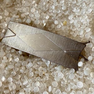 vintage barrette, silver tone, metal pinche clasp, etched rectangle, smooth diamond , vintage 1970s barrette, long hair barrette, es5