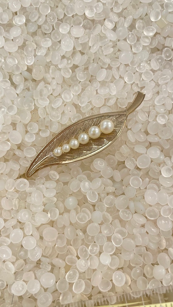 vintage hair pin , gold leaf shape with  pearls  ,