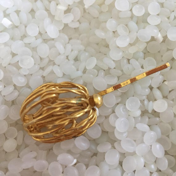 vintage hair pin,gold wire hair pin, wire cluster - image 1