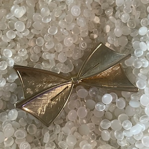 vintage hair barrette, etched gold tone bow, vintage hair clip, metal barrette,g17