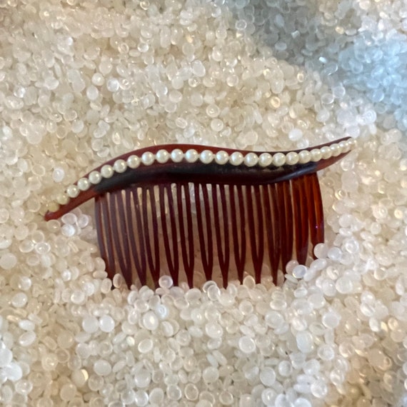 Vintage Wave Hair Comb with Simulated Pearl and Crystal Accents Vintage 80s Rhinestone Simulated Pearl Comb Hair Accessory  main image 2
