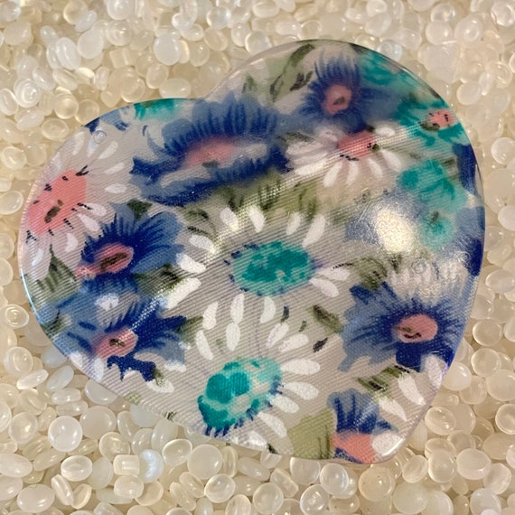 vintage barrette, flower print, large barrette, heart barrette,vintage 1980s barrette, blue and purple flowers , plastic Barrette