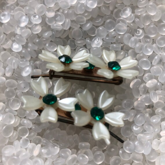 Vintage hair barrette  , soft white with emerald … - image 2