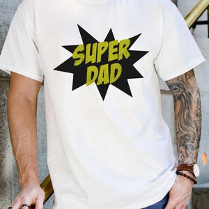 スーパーパパシャツ、夫や父親への父の日のプレゼント、スーパーヒーローパパのグラフィックTシャツ、ベビーシャワーのプレゼント、コミックブックスーパーパパTシャツ