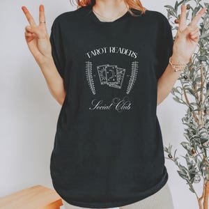 Tarot Leser Shirt, Tarot Leser Geschenk, Tarot Karte Shirt, Tarot Kartenleser, Wahrsagerin Shirt, Tarot Karten, Tarot Leser Social Club Tee