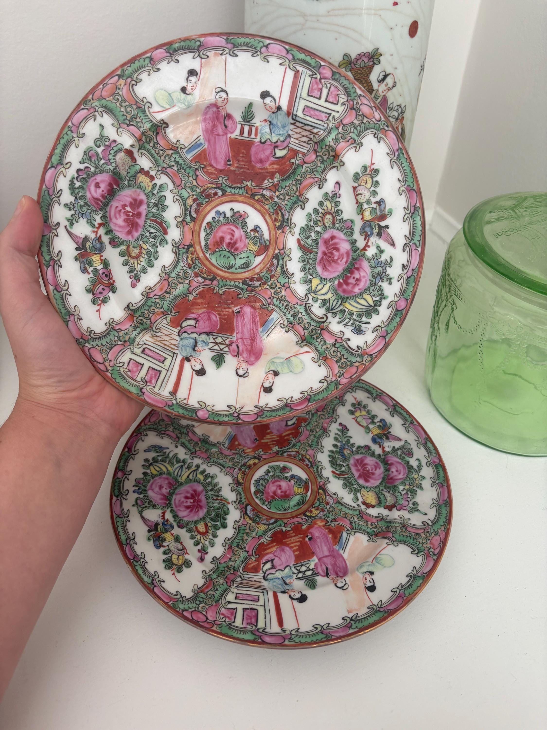 アンティーク　チャイナ　ローズメダリオン ２枚　Chinese Rose Mother Special Occasion Cup And Saucer Queen's Bone China