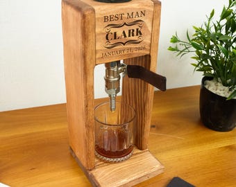 Dispensador de whisky grabado para padrinos: Soporte de licor de madera personalizado, decoración para bodas