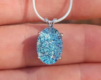 Colgante de plata de ley Halo de 14 x 10 mm con urna de cristal para cenizas de cremación.