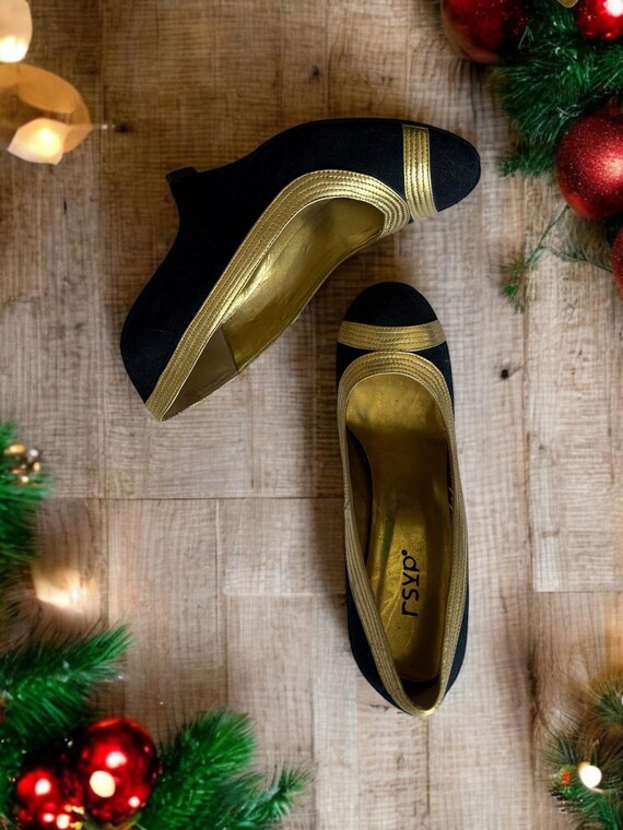 Unique Shapely Wedge Pumps - image 3