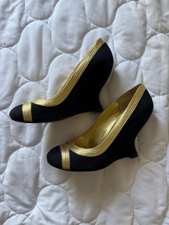 Unique Shapely Wedge Pumps - image 4