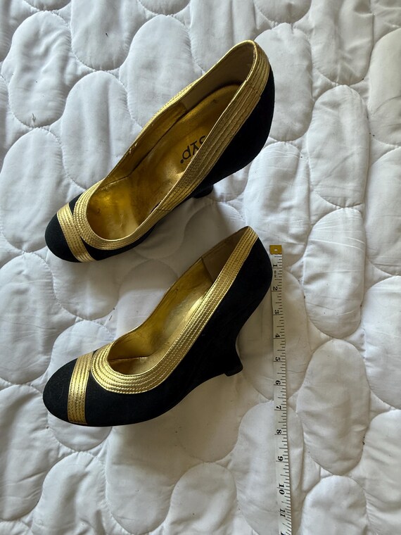 Unique Shapely Wedge Pumps - image 8