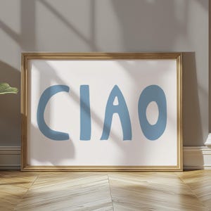 CIAO ポスター - ライトブルーの Ciao プリント、レトロなイタリアン ウォール アート、美的ウォール アート、ブルーの海岸アート、かわいいバー カートの装飾、タイポグラフィ ポスター