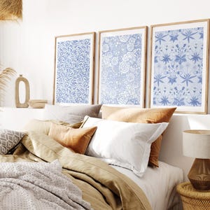 Conjunto de 3 arte de parede de galeria de flores silvestres azuis Fancy Love, conjunto de 3 arte de parede de chinoiserie azul, impressão, decoração de dormitório estética, impressões digitais