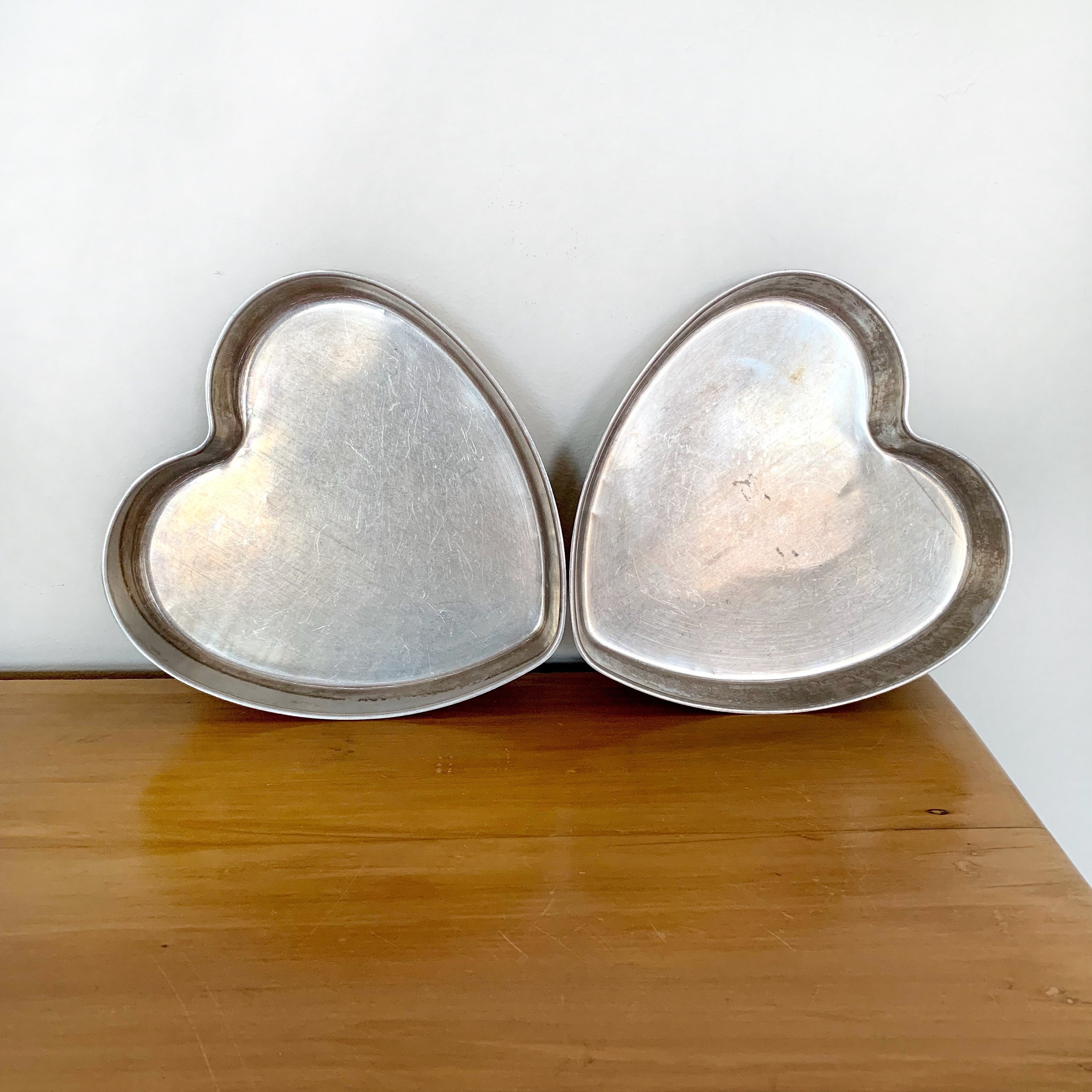 yeload 60 Pcs Heart Shaped Cake Pans with Lids, Aluminum Mini Cake