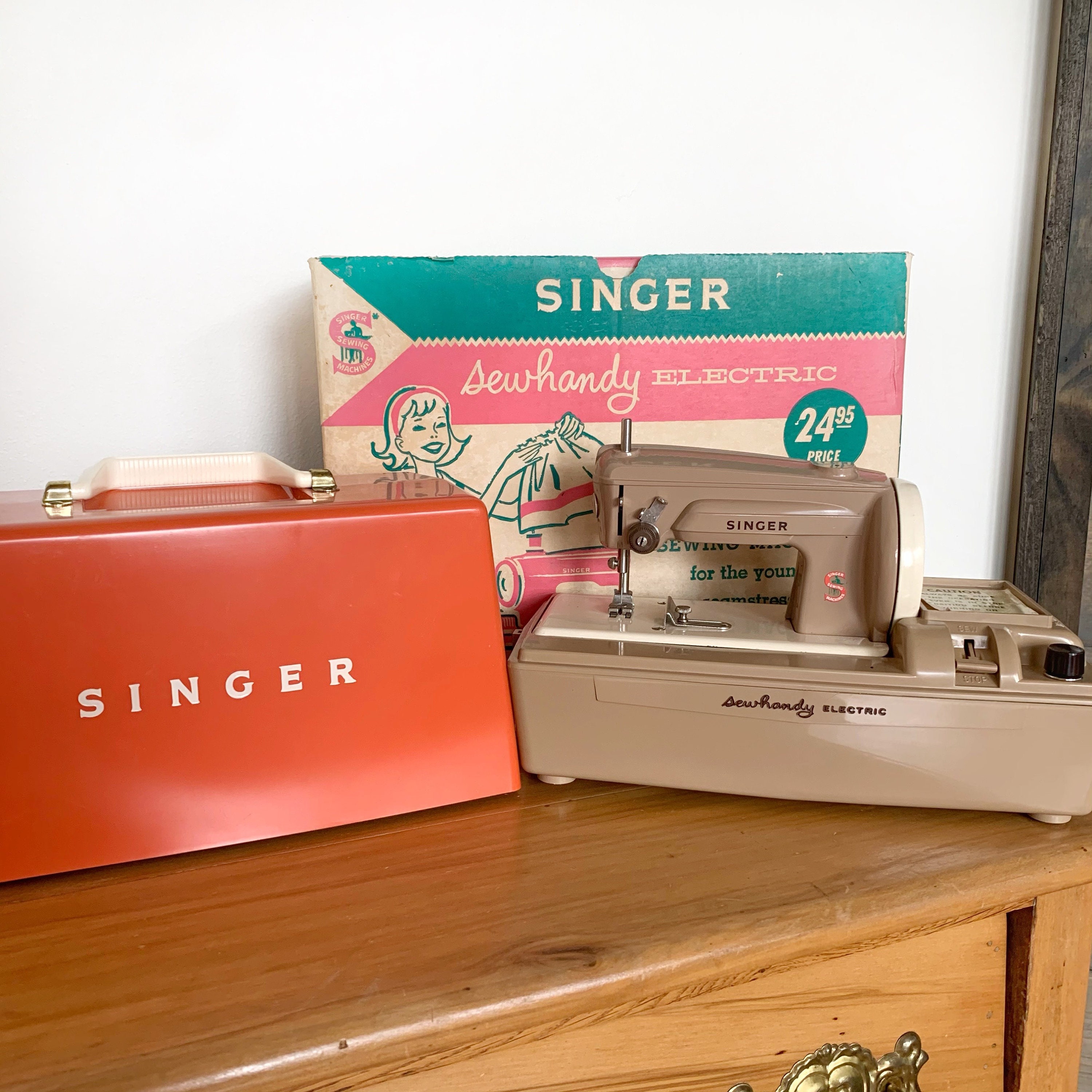 Vintage Singer Sewhandy Electric Small Sewing Machine w/ Case and Box 