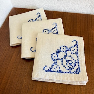 Vintage Linen Cocktail Napkins Set of Three (3) - Blue and White Embroidered Vintage Napkins - Vintage Wedding - Bridesmaid Gift