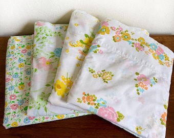 Vintage Set of Four (4) Flat Sheets with Flowers - Twin and Full Size Fitted Sheets - Vintage Sheets DIY