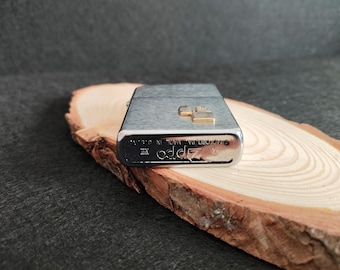 Briquet Zippo. Zippo avec emblème de briquet. Bradford, Pennsylvanie. 1991. En excellent état de fonctionnement. Objet de collection.