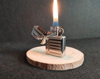 Zapalniczka ZIPPO.Bradford,PA.2010,w doskonałym stanie technicznym.Zippo, chromowana na wysoki połysk.