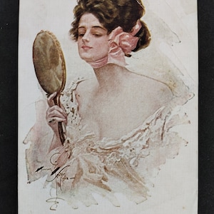 Cartolina dell'artista HARRISON FISCHER "VANITY" Una bellezza si guarda allo specchio. Tiratura 15.000. Una scoperta molto rara.
