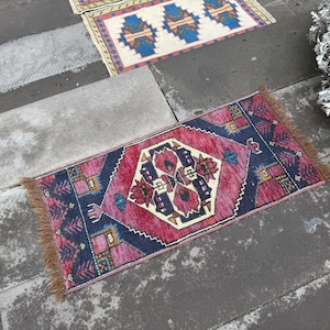 handmade turkish rug - doormat rug- bathroom rug - vintage small rug - small powder room rug -home decor rug - small purple rug - 1.4x2.9 ft
