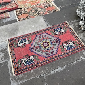 Handmade Turkish Wool Rug: Vintage Anatolian Doormat (1.9x3.1 ft)