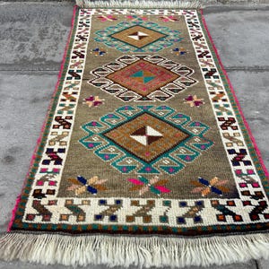 Handmade Turkish Wool Rug: Vintage Anatolian Doormat (1.6 x 2.11 ft)