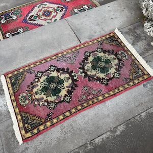 turkish handmade rug - doormat rug - bathroom rug -vintage small rug -small powder room rug - home decor rug -small purple rug -1.7x 2.10 ft